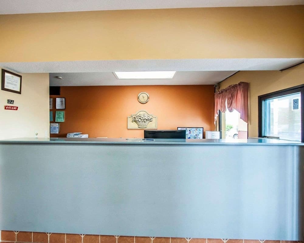 Econo Lodge Inn & Suites Tuscaloosa I-20 property views in Tuscaloosa, AL — gallery photo 3