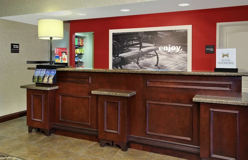 Hampton Inn & Suites Florence-Downtown interior in Florence, AL — gallery photo 2