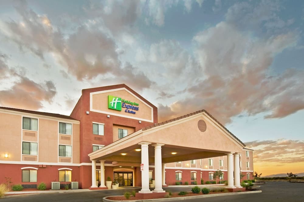 Holiday Inn Express & Suites Willcox by IHG — hotel in Willcox, Arizona