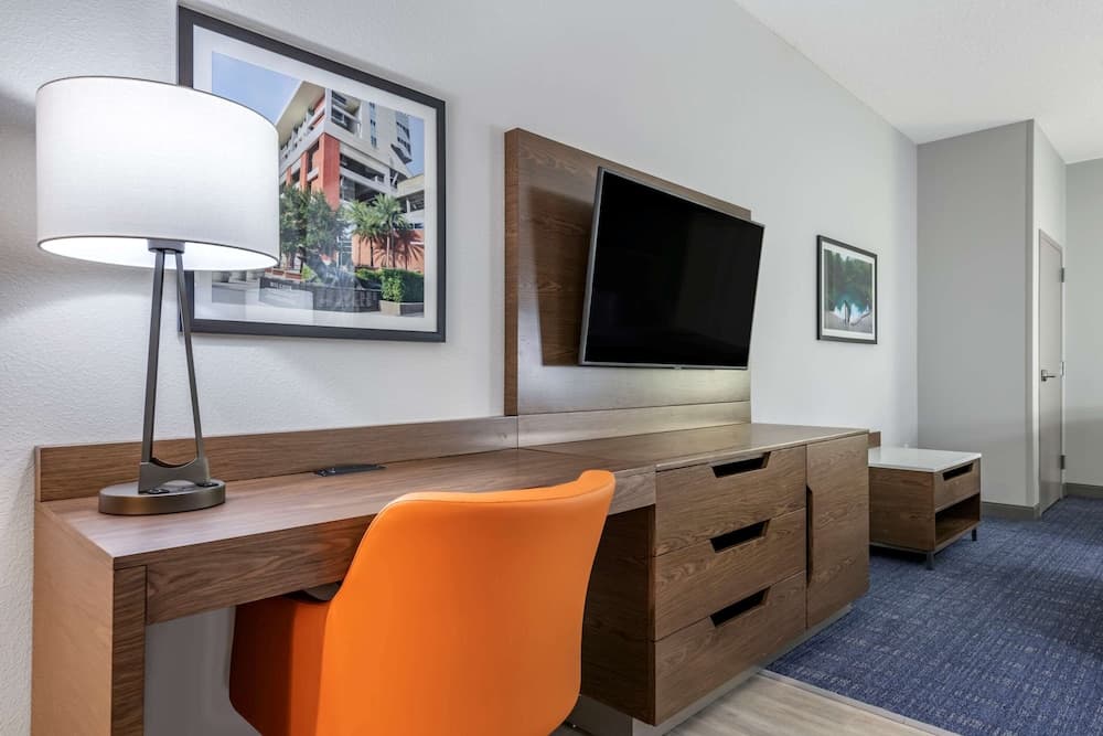 Comfort Suites Gainesville near University gallery photo in Gainesville, FL — image 17