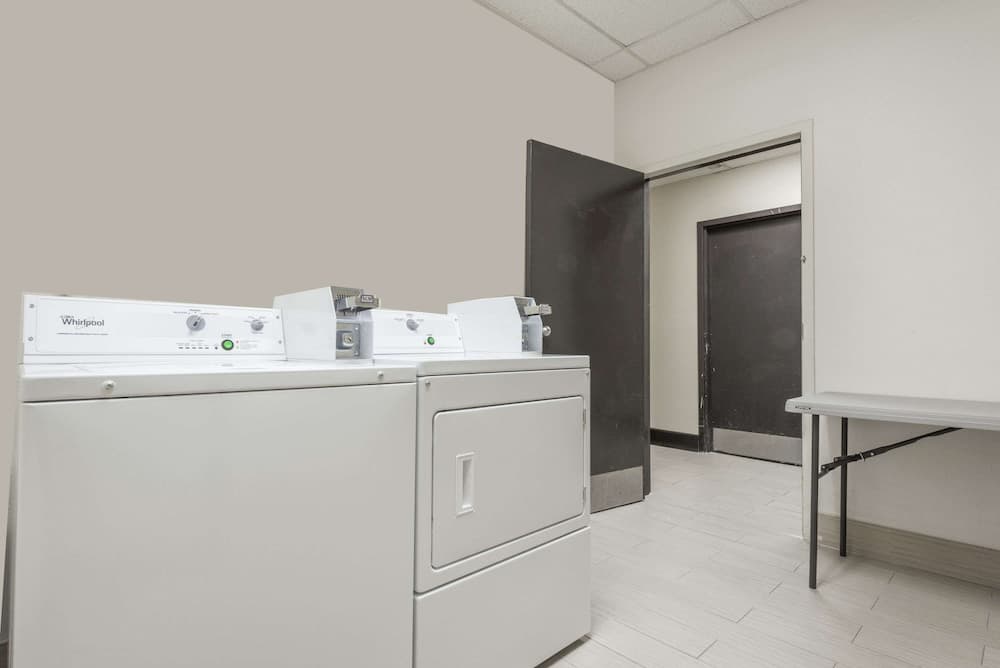 Days Inn by Wyndham Ashland gallery photo in Ashland, KY — image 25