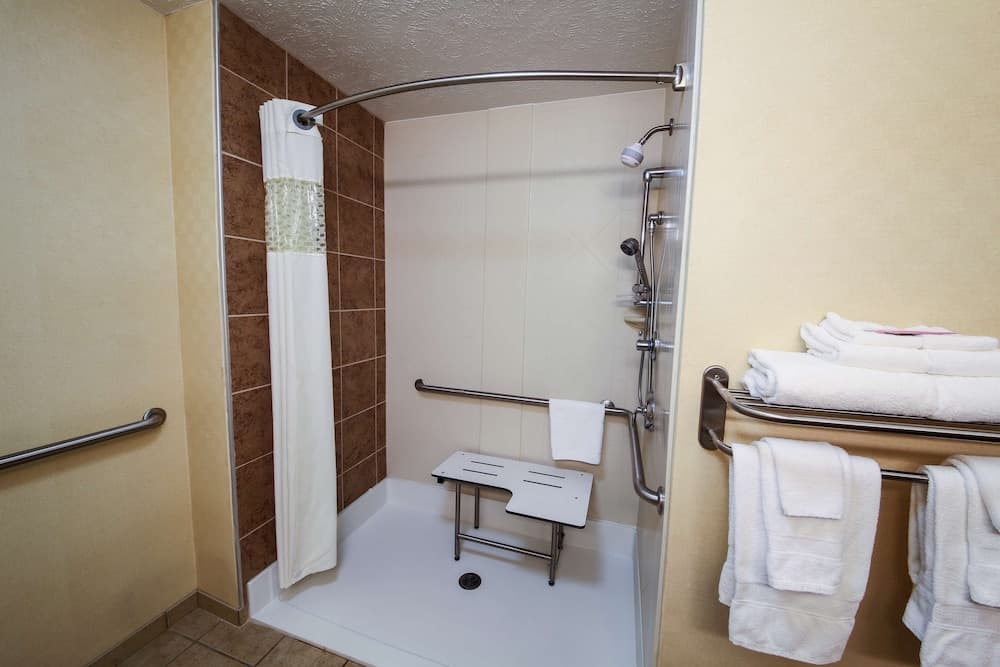 Hampton Inn Waterloo Cedar Valley gallery photo in Waterloo, IA — image 17