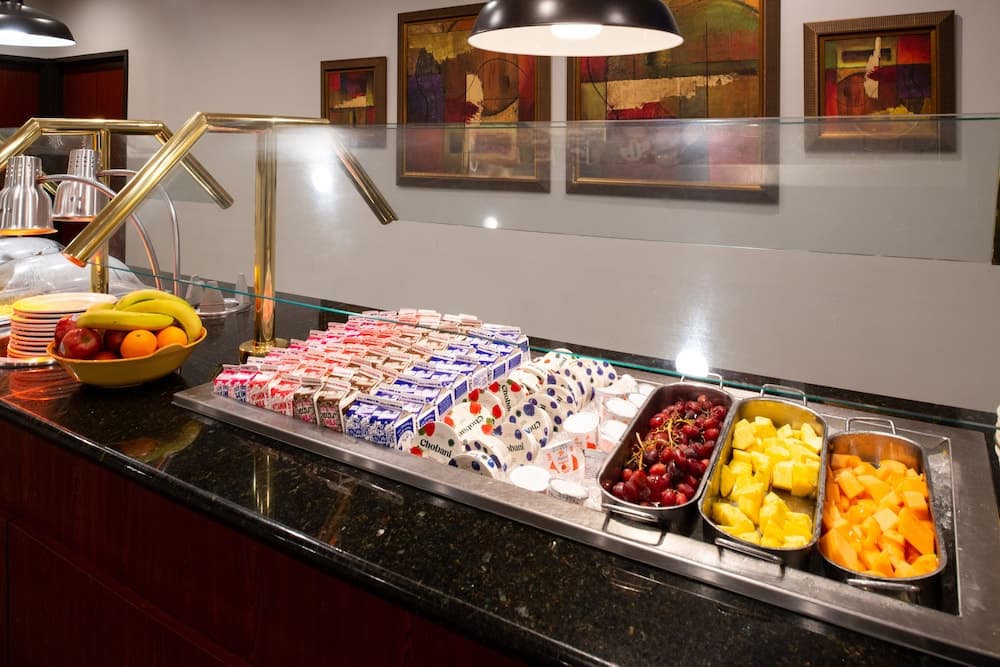 Holiday Inn Hotel & Suites Beaumont Plaza (I-10 & Walden) by IHG gallery photo in Beaumont, TX — image 21