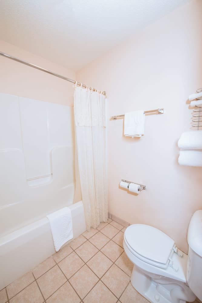 Our Guest Inn and Suites - Downtown gallery photo in Port Clinton, OH — image 13