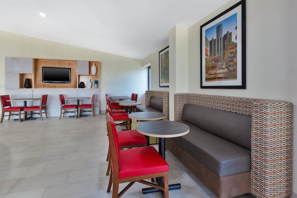 Holiday Inn Express Detroit-Warren by IHG gallery photo in Warren, MI — image 23