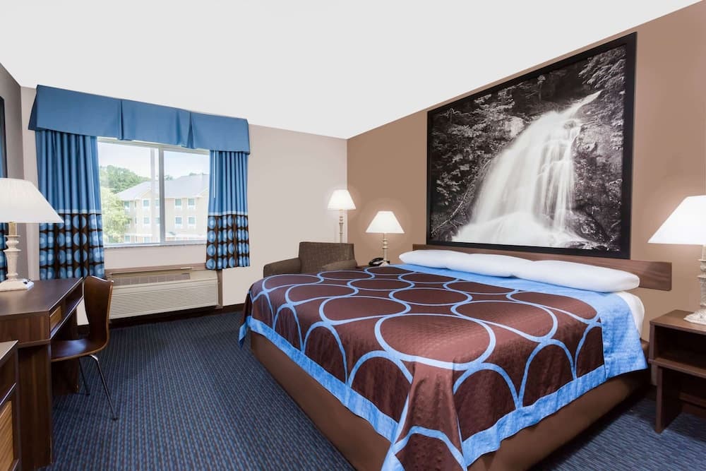 Super 8 by Wyndham El Dorado property views in El Dorado, AR — gallery photo 3