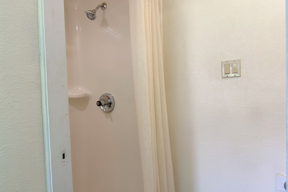 Classic Inn By Townhouse American Way Memphis I 240 interior in Memphis, TN — gallery photo 2