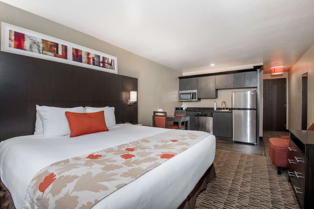 Hawthorn Suites by Wyndham Las Vegas/Henderson property views in Henderson, NV — gallery photo 3