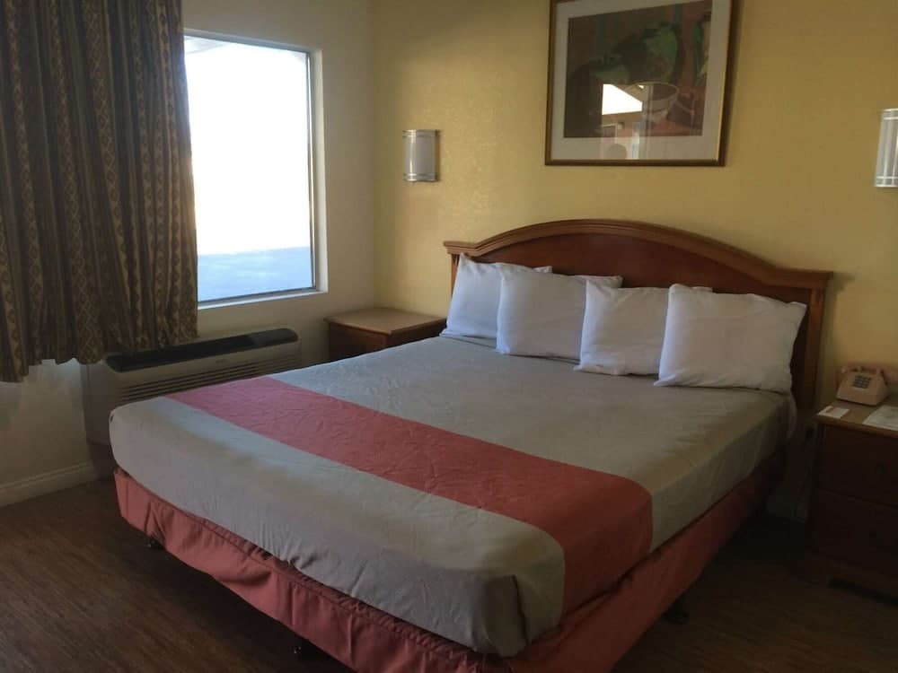 Vagabond Inn Hemet gallery photo in Hemet, CA — image 5