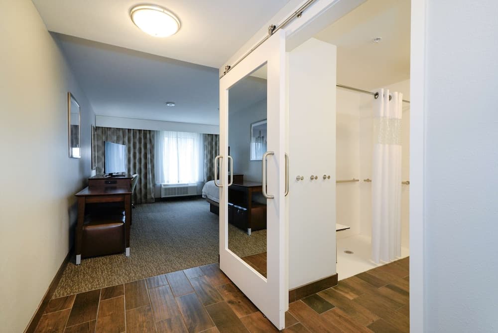 Hampton Inn Brighton gallery photo in Brighton, MI — image 8