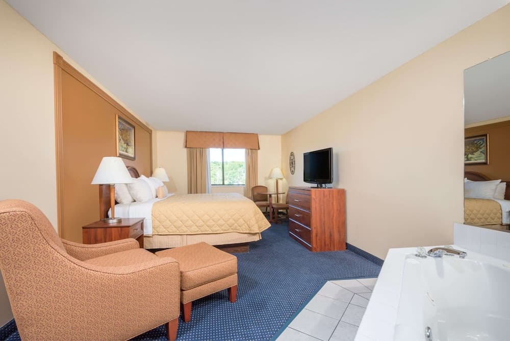 Ramada by Wyndham Catlettsburg Ashland gallery photo in Catlettsburg, KY — image 5