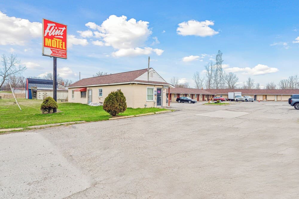 Flint Motel by OYO MI Near I-475 gallery photo in Flint, MI — image 39