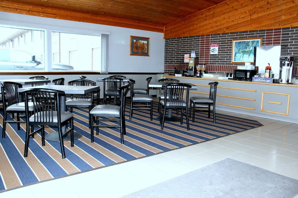 Super 8 by Wyndham Missouri Valley interior in Missouri Valley, IA — gallery photo 2