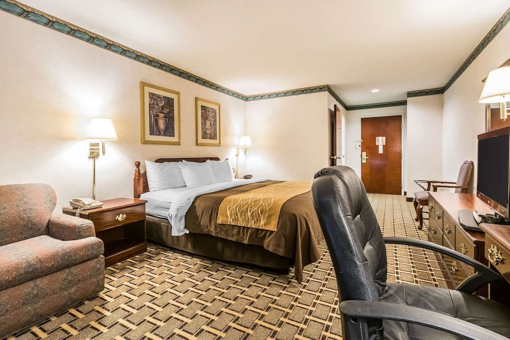 Quality Inn & Suites Evansville North property views in Evansville, IN — gallery photo 3