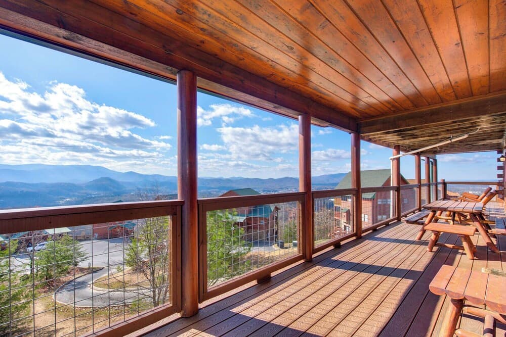 Heavenly Hideaway interior in Sevierville, TN — gallery photo 2