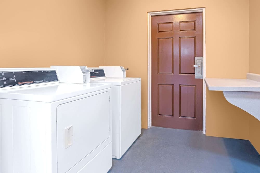 Knights Inn Kissimmee interior in Kissimmee, FL — gallery photo 2