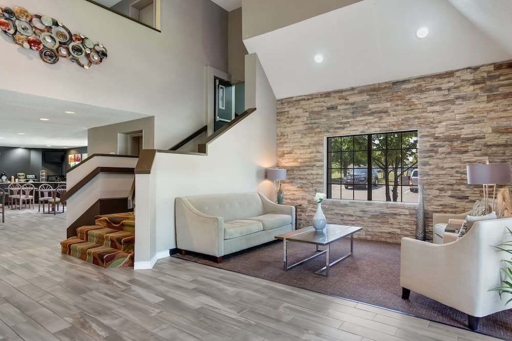 Quality Inn Lees Summit - Kansas City gallery photo in Lee's Summit, MO — image 34