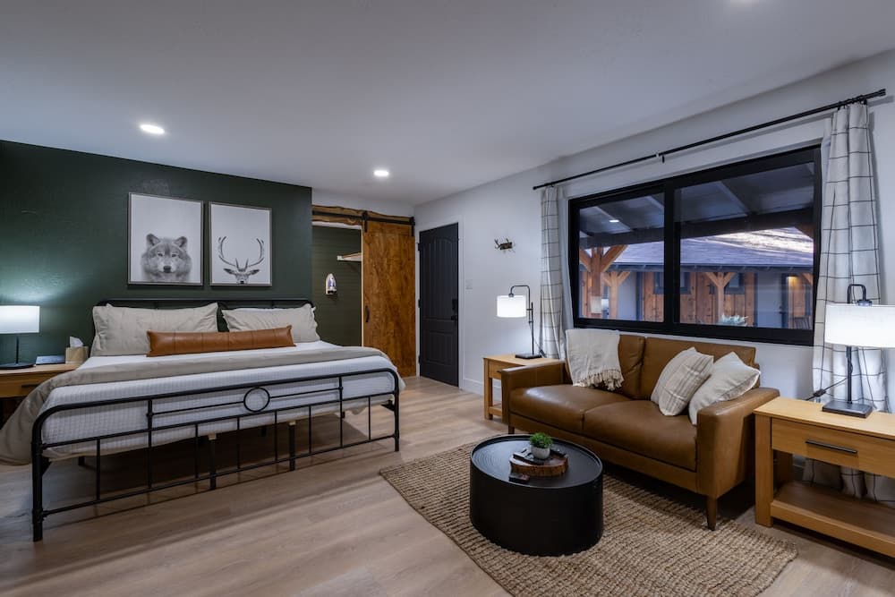 Timber Lodge interior in Pinetop-Lakeside, AZ — gallery photo 2