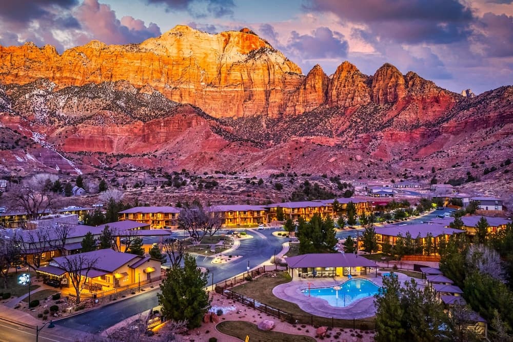 Red Cliffs Lodge Zion, A Tribute Portfolio Hotel - Marriott Bonvoy featured exterior or lobby in Springdale, UT — similar hotel