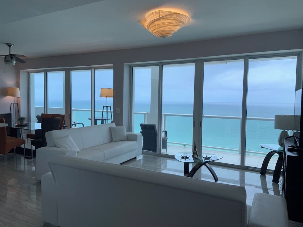Penthouse oceanview property views in Miami Beach, FL — gallery photo 3