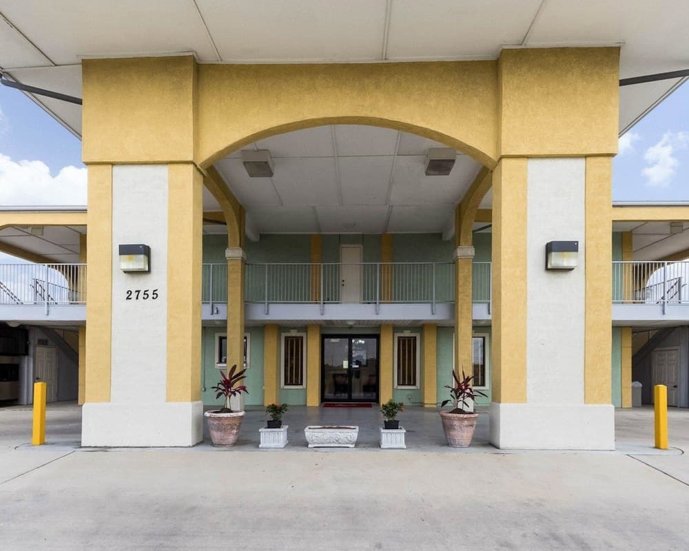 Econo Lodge Inn & Suites San Antonio near Frost Bank Center featured exterior or lobby in San Antonio, TX — similar hotel