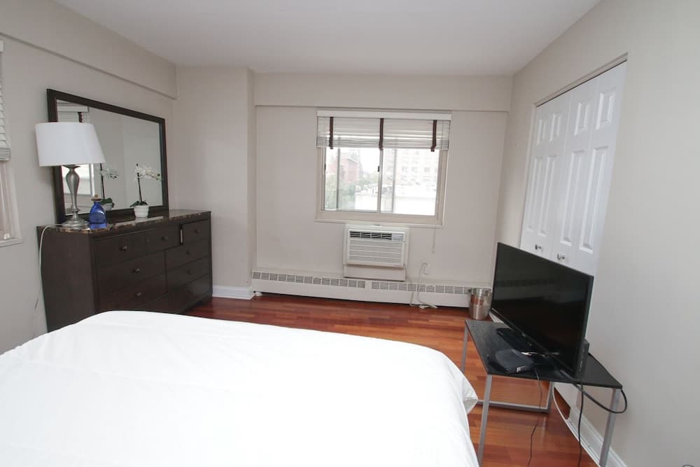 Renaissance Properties - 21 & Chestnut property views in Philadelphia, PA — gallery photo 3