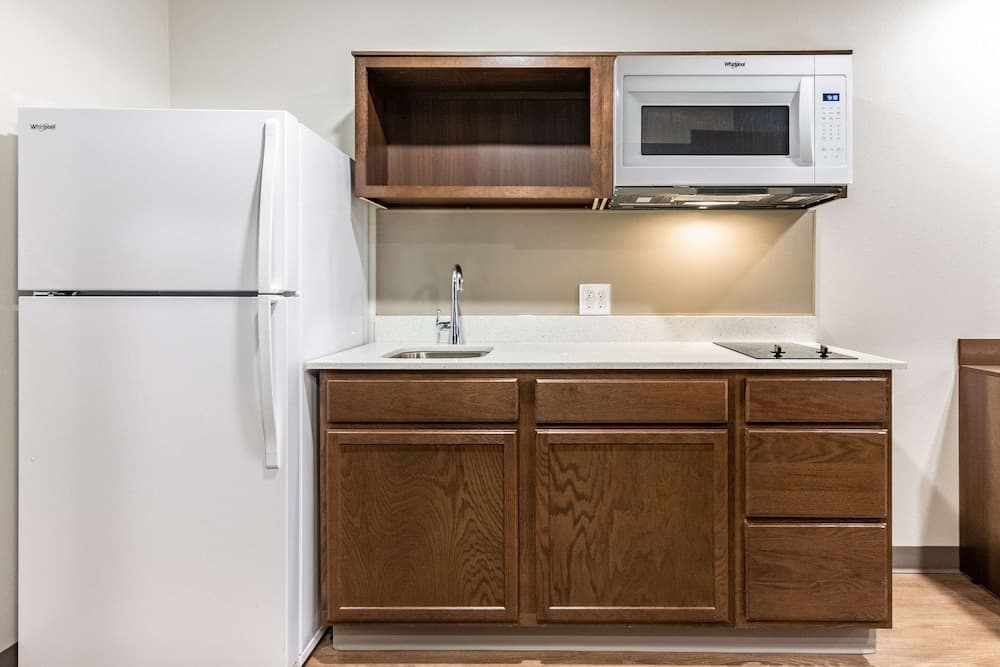 WoodSpring Suites Indianapolis Airport South interior in Indianapolis, IN — gallery photo 2