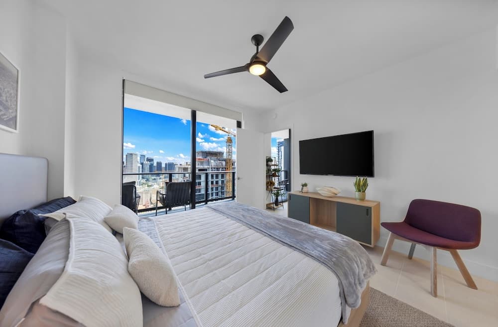DTW Miami Luxury 1BR with Urban Views featured exterior or lobby in Miami, FL — similar hotel