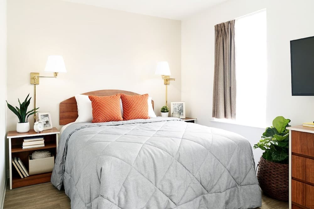 InTown Suites Extended Stay Auburn AL - Auburn University interior in Auburn, AL — gallery photo 2