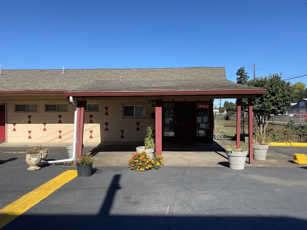 Budget Inn Motel featured exterior or lobby in Woodburn, OR — similar hotel