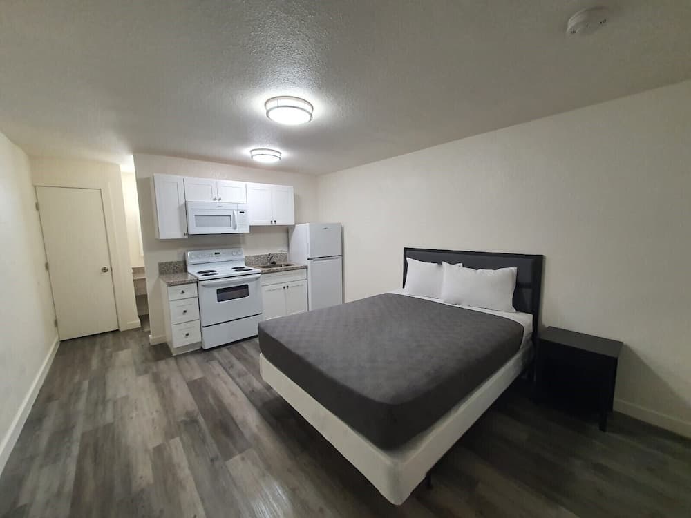 Ocotillo Apartments & Hotel interior in Phoenix, AZ — gallery photo 2