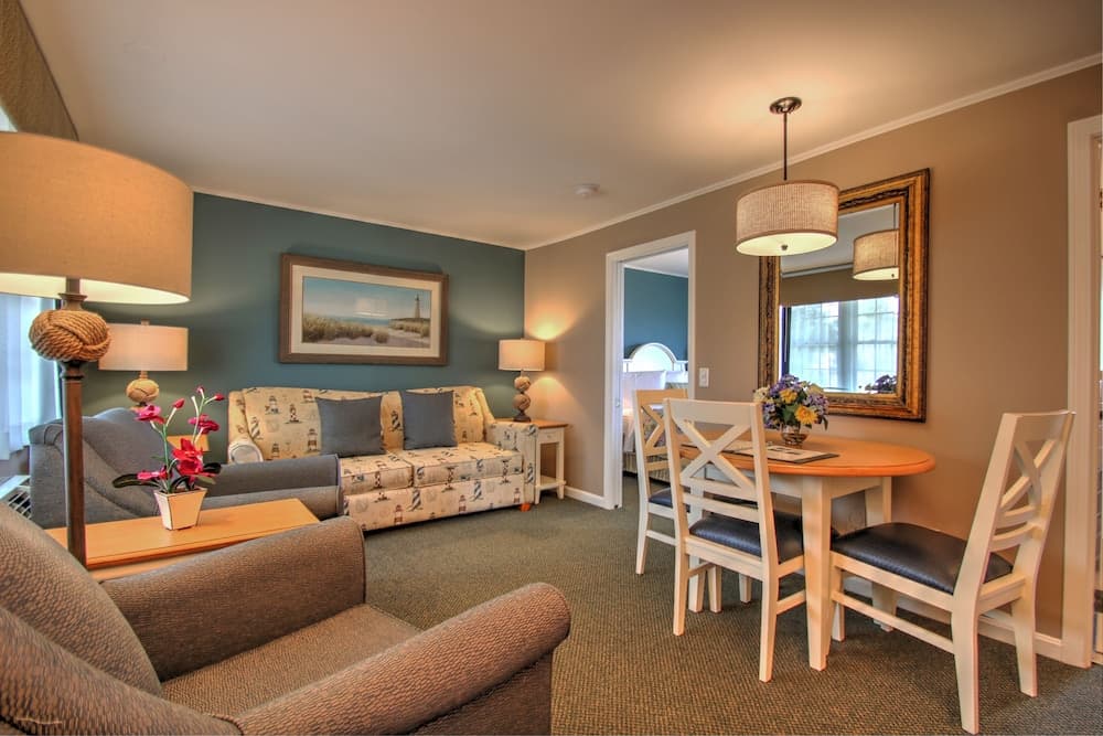 Colonial Acres Resort property views in West Yarmouth, MA — gallery photo 3