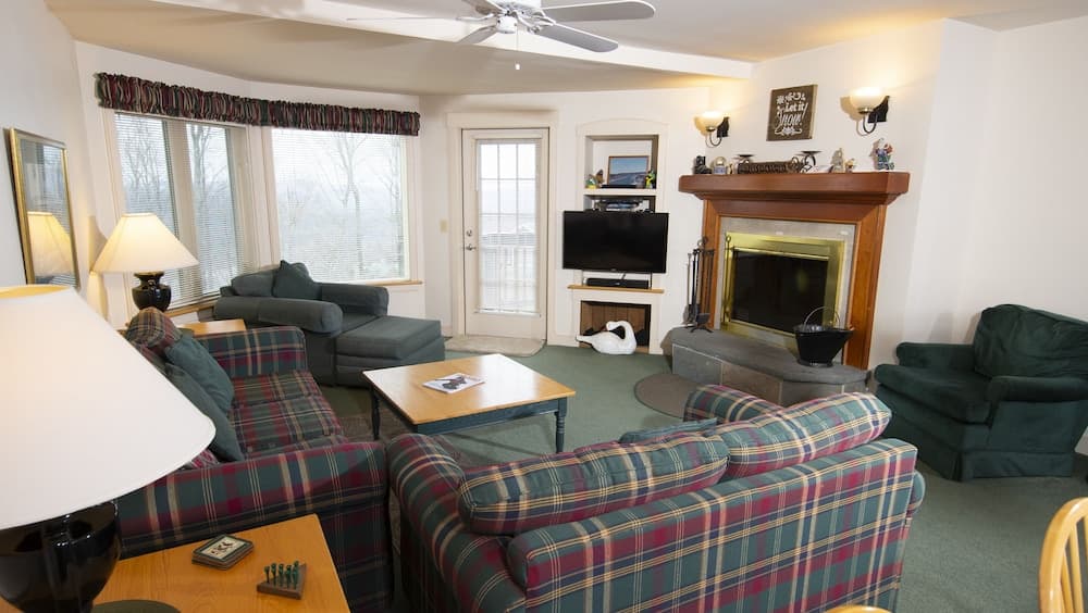 Solitude Village at Okemo  by Vail Resorts interior in Ludlow — gallery photo 2