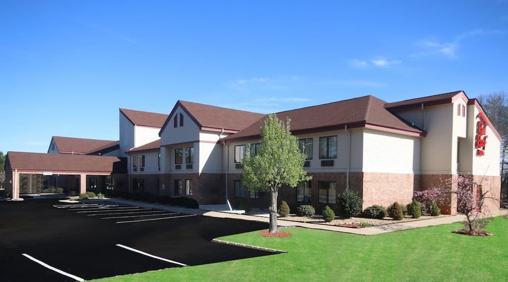 Red Roof Inn Gaffney property views in Gaffney, SC — gallery photo 3