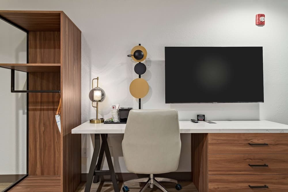 Baymont by Wyndham Beaumont gallery photo in Beaumont, TX — image 35