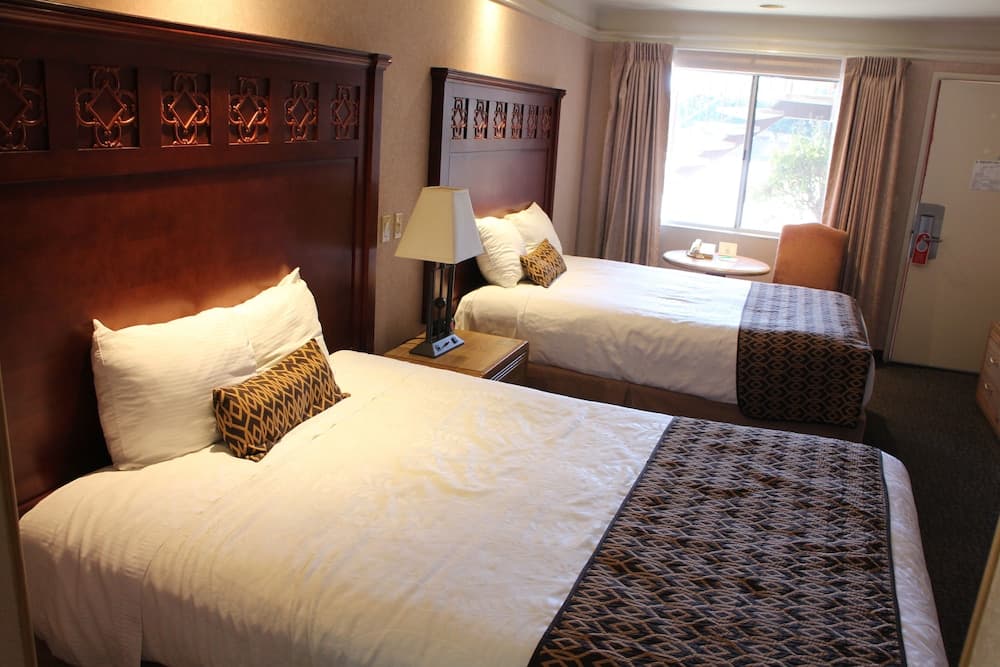 Laurel Inn Motel property views in Salinas, CA — gallery photo 3
