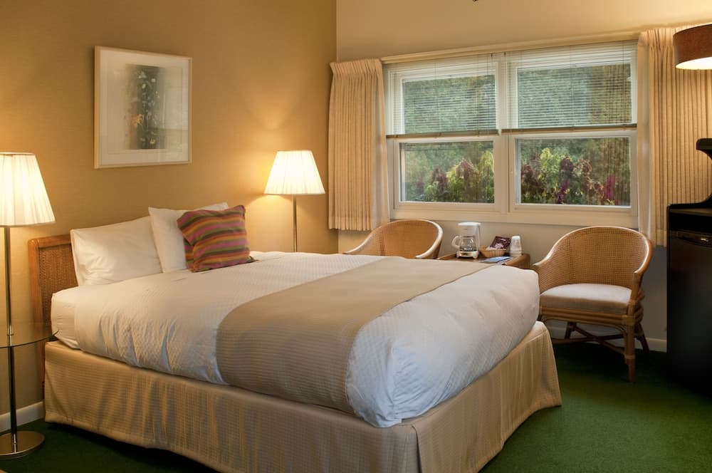 The Shallows Resort property views in Egg Harbor, WI — gallery photo 3