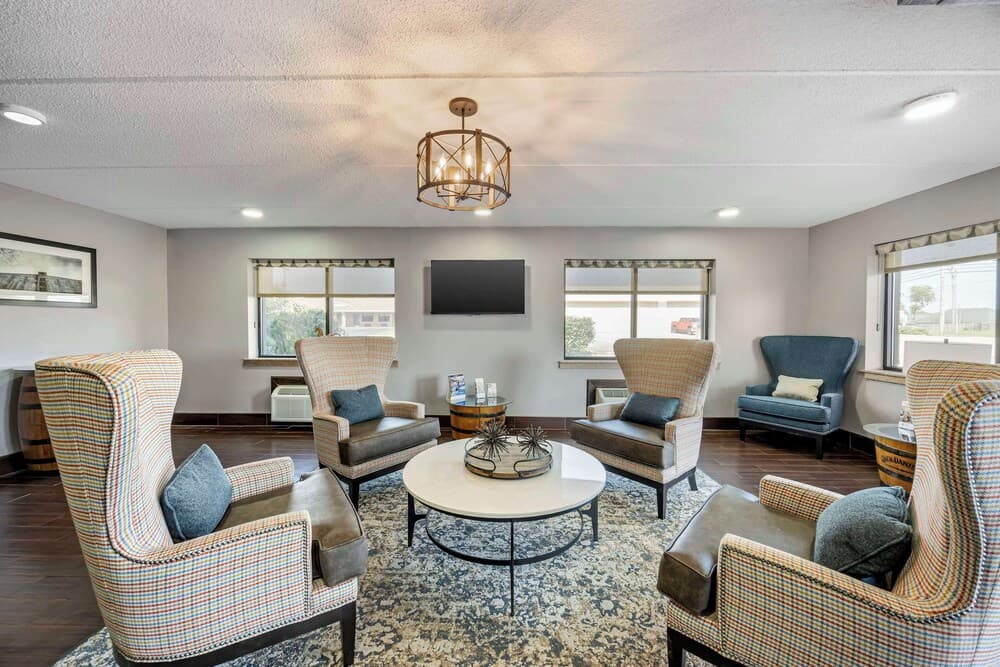 Best Western Shelbyville Inn and Suites Celebration Inn property views in Shelbyville, TN — gallery photo 3