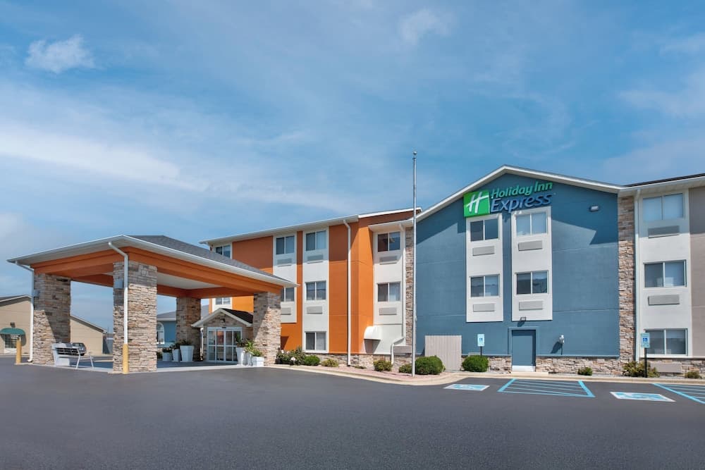 Holiday Inn Express Tuscola by IHG featured exterior or lobby in Tuscola, IL — similar hotel