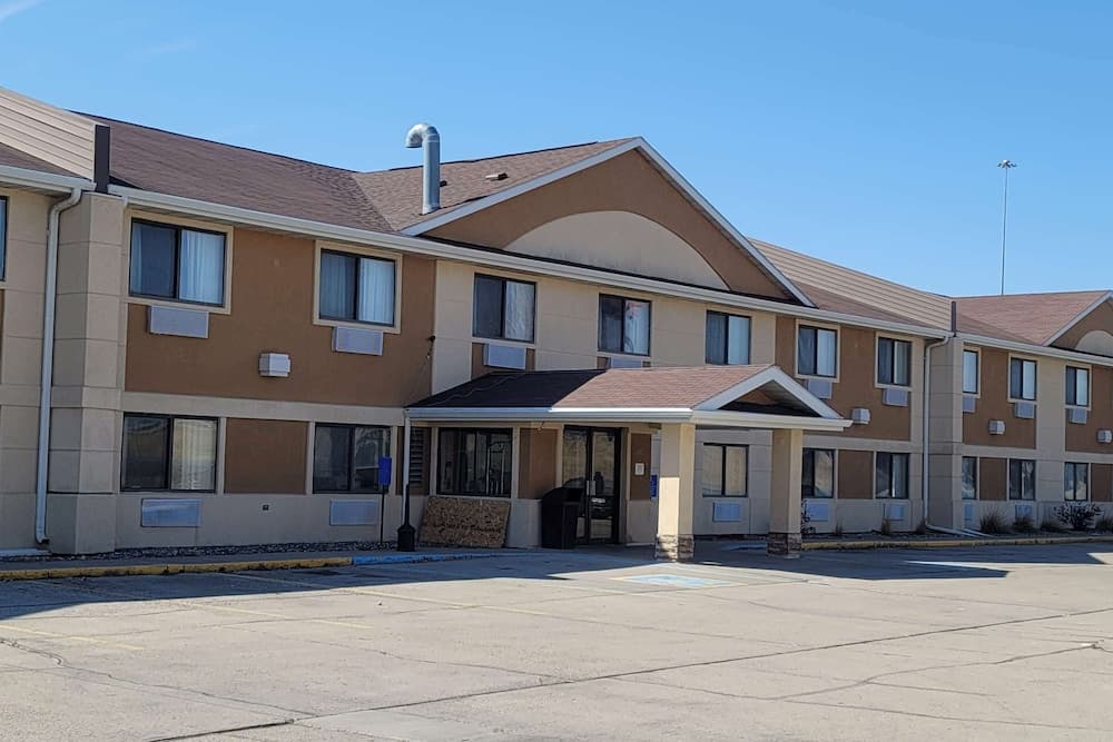 Travelodge by Wyndham Fargo West Acres featured exterior or lobby in Fargo, ND — similar hotel