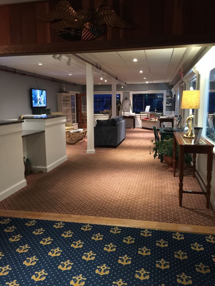 Fishermans Wharf Inn interior in Boothbay Harbor — gallery photo 2