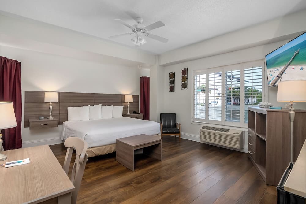 Naples Park Central Hotel gallery photo in Naples, FL — image 5