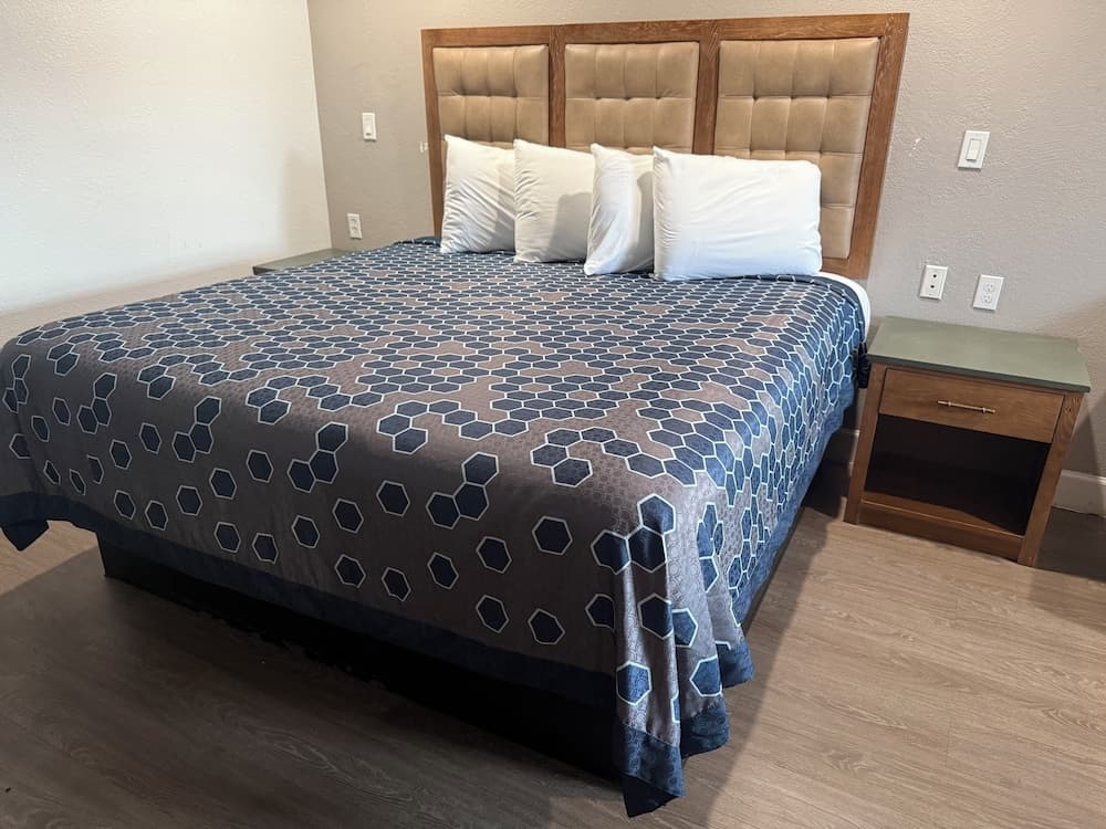WESTERN INN property views in West Columbia, TX — gallery photo 3