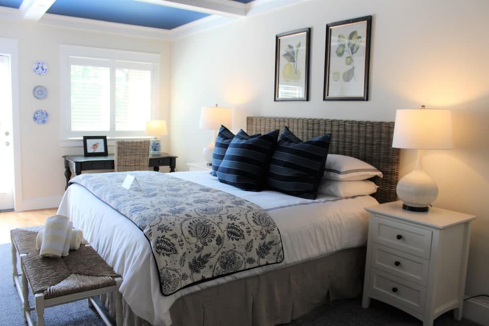 The Inn at Pleasant Beach gallery photo in Bainbridge Island, WA — image 32