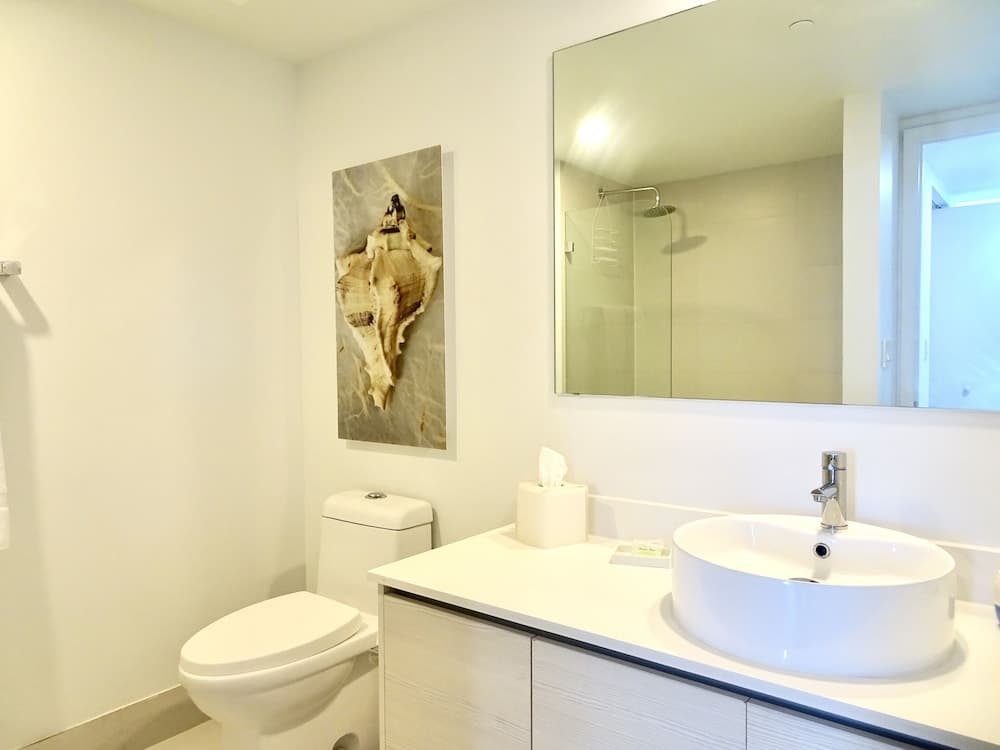 BW Luxury Suites interior in Hallandale Beach, FL — gallery photo 2
