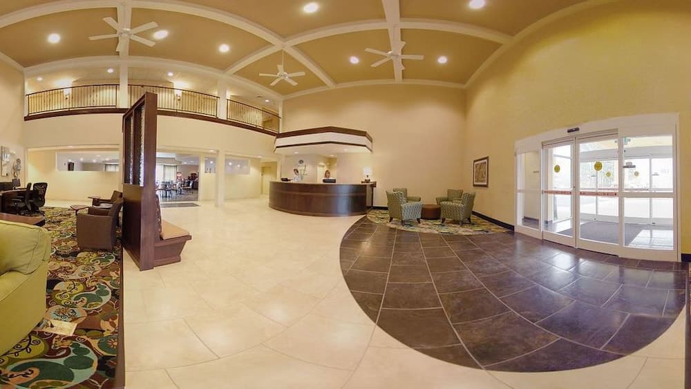 Comfort Suites near Hot Springs Park interior in Hot Springs, AR — gallery photo 2