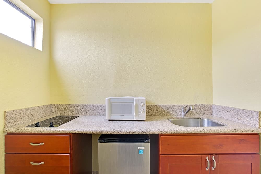 MC Pacific Inn & Suites gallery photo in Torrance, CA — image 7
