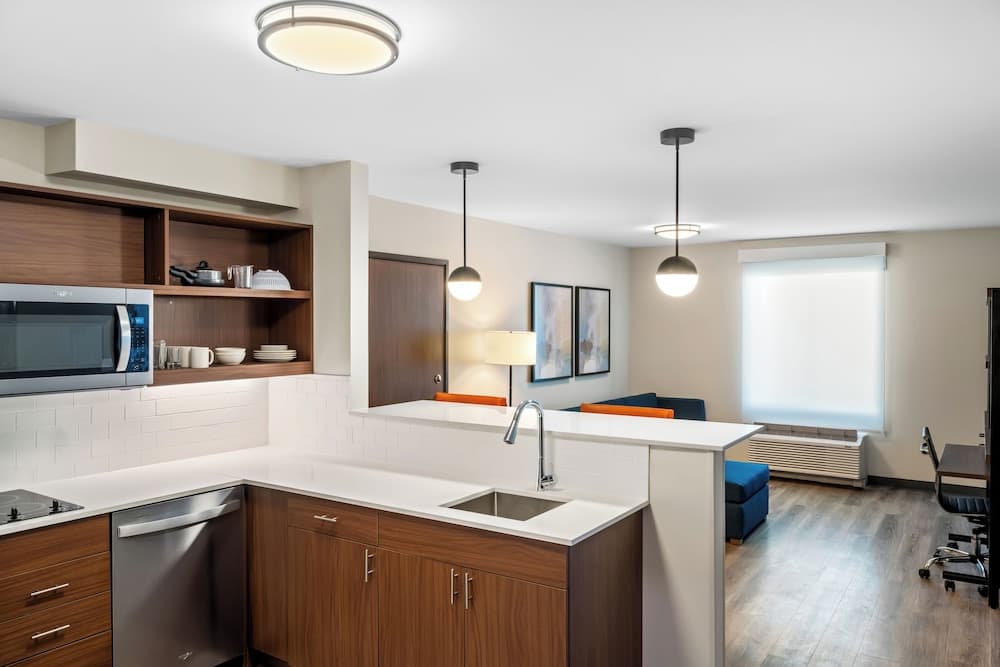 Everhome Suites Somerset - South Brunswick interior in Franklin Township — gallery photo 2