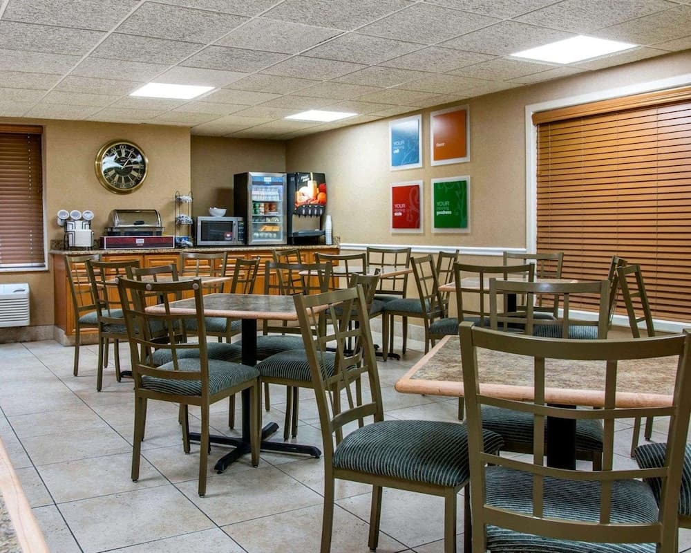 Wingate by Wyndham Livonia interior in Livonia, MI — gallery photo 2