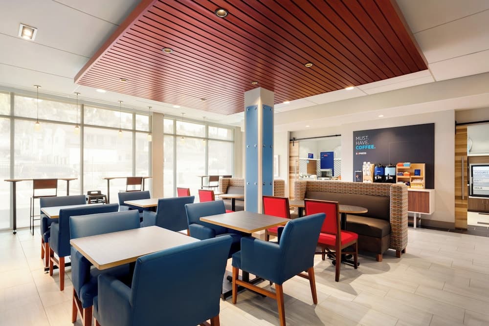 Holiday Inn Express & Suites Hayward - Castro Valley by IHG gallery photo in Hayward, CA — image 24